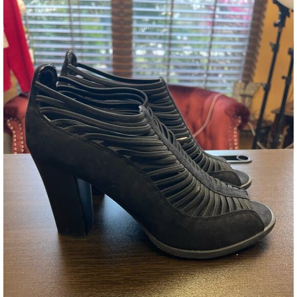 Mia Shellie Black leather PeepToe heels Nova Suede Booties size 7 ($109 retail) - Picture 1 of 6